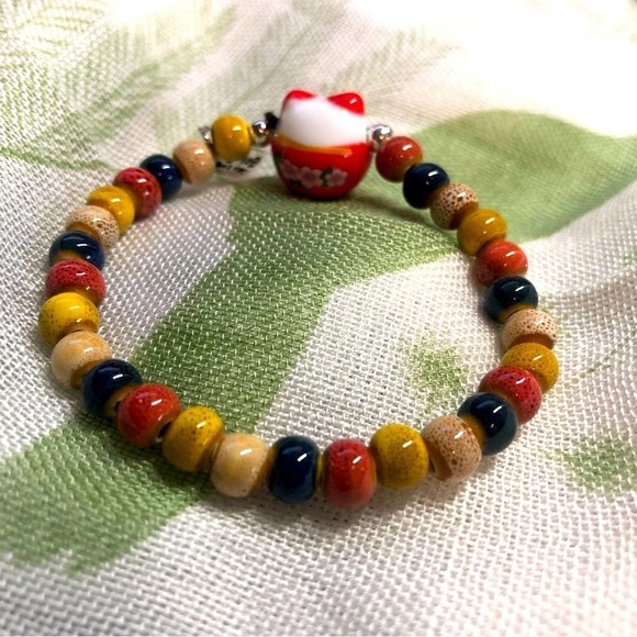 CERAMIC beaded pudgey oriental cat and silver alloy fashion bracelet - Picture 6 of 6